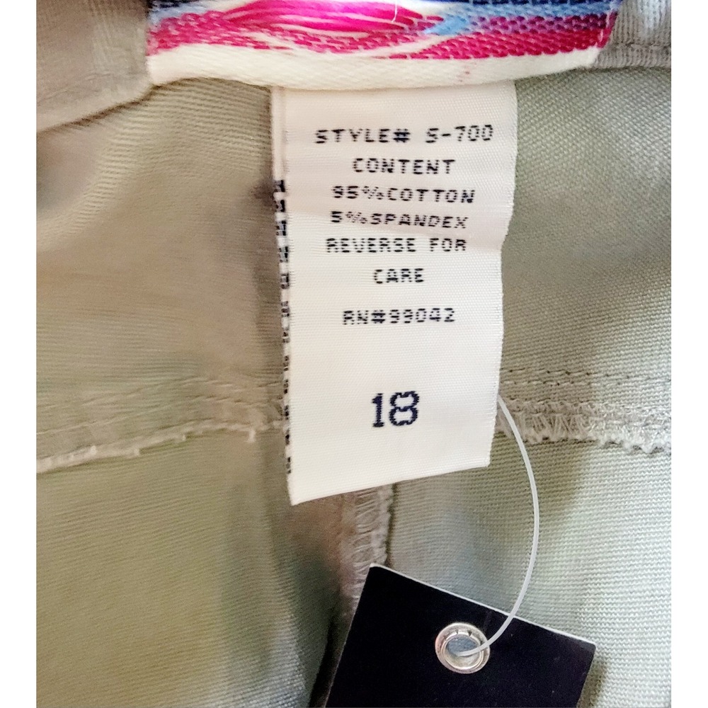 Las Olas 18 Stretch Denim Cuff Shorts Bermuda 18 Cuffed Leg Color SAGE NWT - Picture 8 of 8